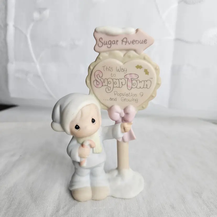 Precious Moments "This way to Sugartown" Figurine