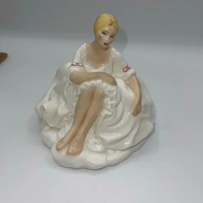 Vtg 1982 Royal Doulton JOANNE Sitting Lady Bromley HN2373 Porcelain Figurine