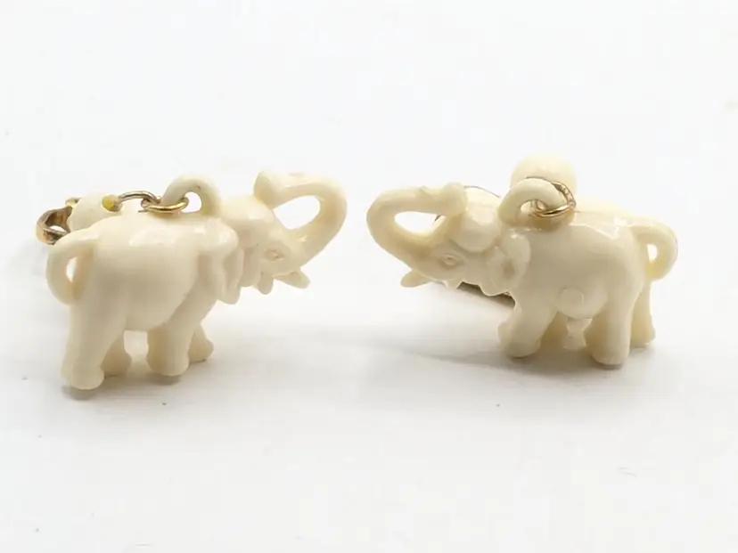 Vintage White Elephant Clip On Plastic Earrings Gold Tone