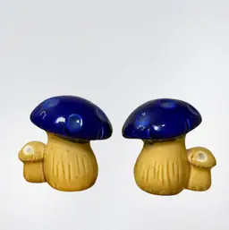 Pair of Vintage Ceramic Mushie Salt and Pepper Shakers 2in Tall
