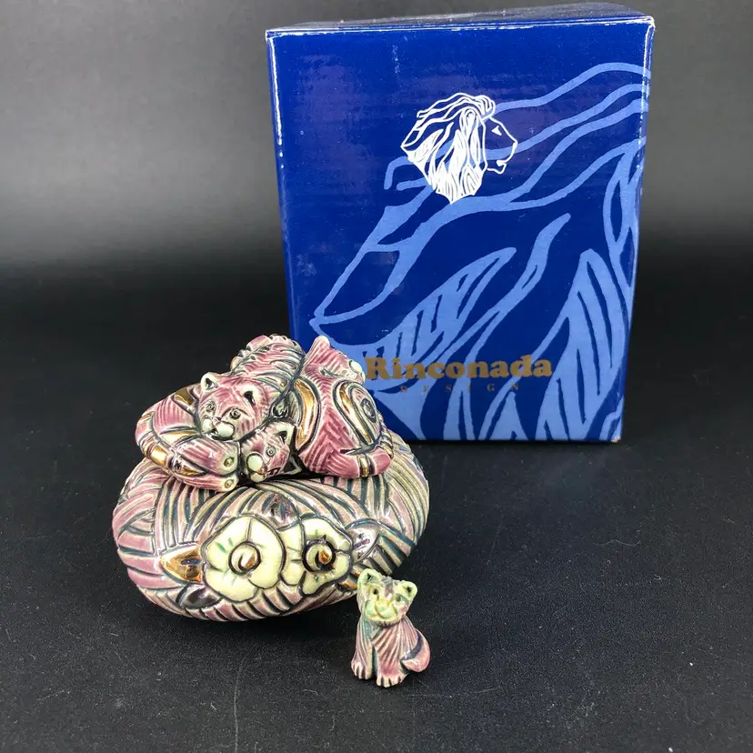 Artesania Rinconada De Rosa Kitten on Pillow Figurine Trinket Box w/ Cat Trinket