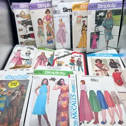 01 Choice Vintage Pattern Shown Live 4/20/26 Buttons, Bits And Bobs Train
Unsure If They Are Complete