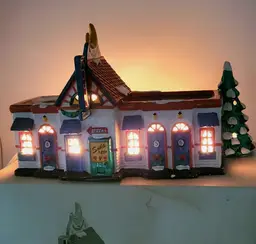 Preowned Department 56 Snow Village 'The Honeymooner Motel', Box Sleeve Damaged