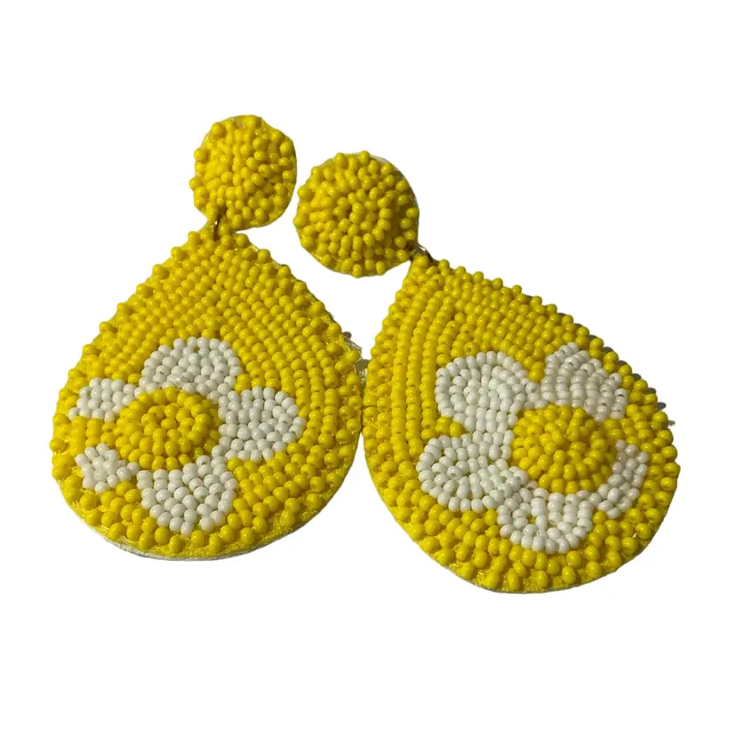 Vintage Hand Beaded Costume Jewelry Yellow And White Seed Beaded Daisy 🌼 Acrylic On Gold  Tone Metallic Dangling Earrings