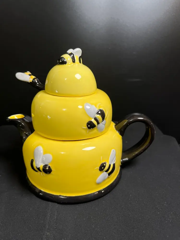 Houston Harvest Gift Production-Ceramic Bee Hive 4 Piece Ceramic Teapot, Honey Pot w/ Ceramic Spoon & Lid. Bees Bees Bees-Buzzzzzzzzzzz-Yellow & Black-Lot 60