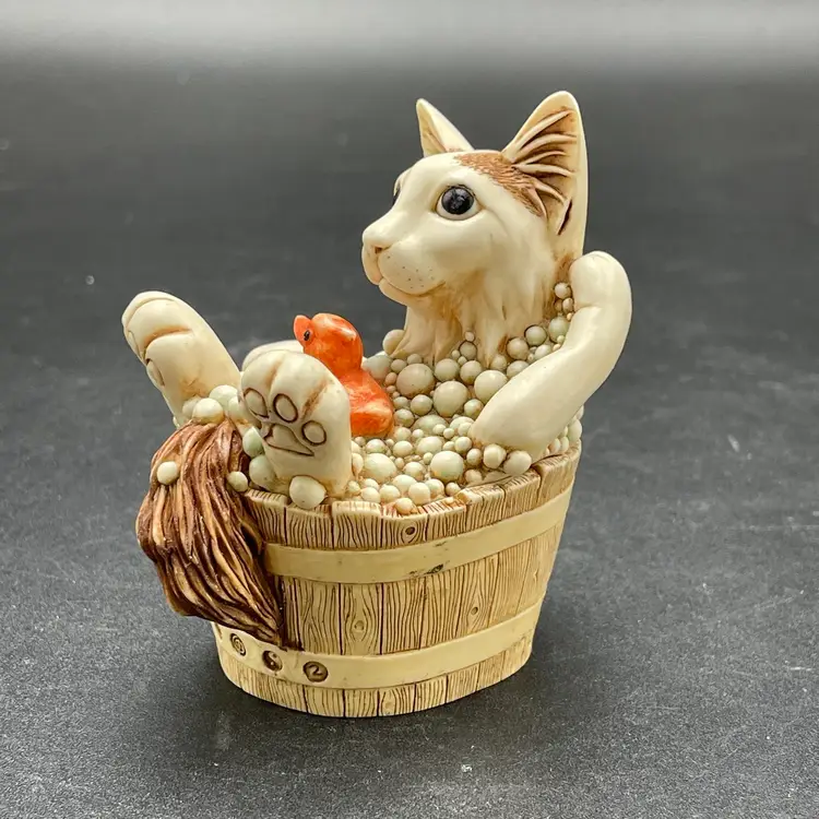 Harmony Kingdom Cat with Fish Back Scratch II Treasure Jest Series Trinket Box