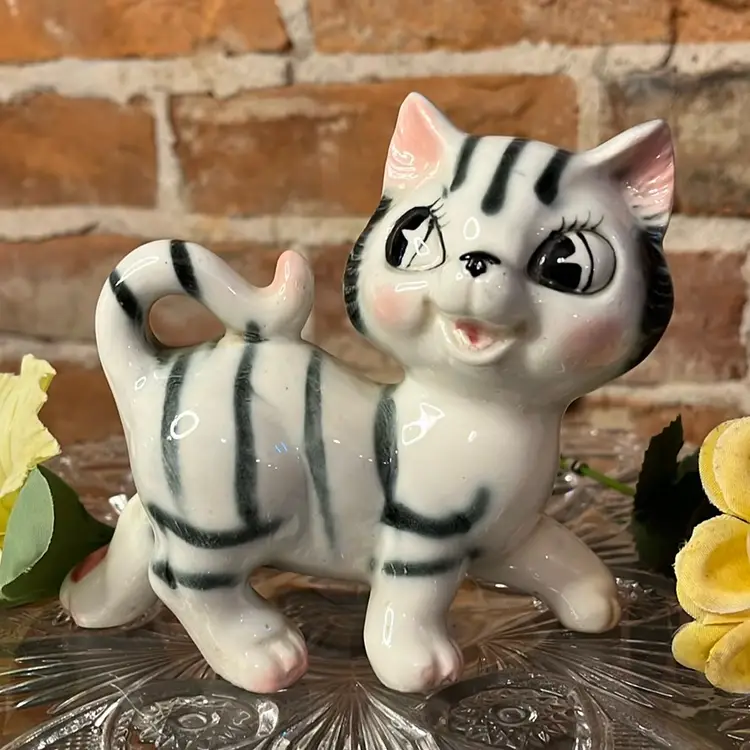 Vintage 1950’s Enesco Kitty Walking.. 4x5 Inches