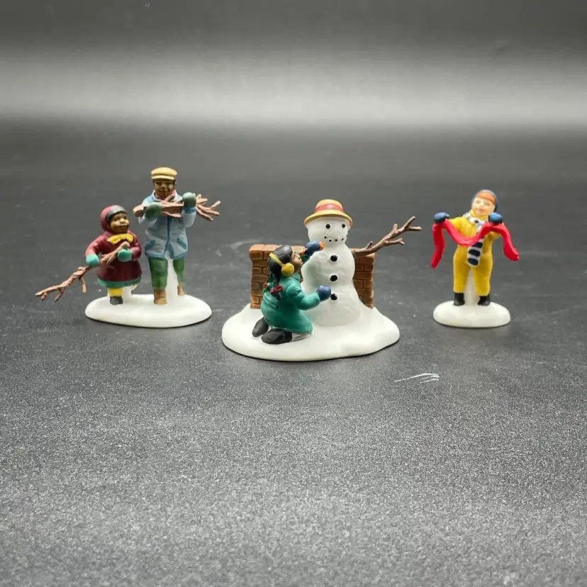 Dept 56 Set of 3 Heritage Village #5556-5 Playing in the Snow Christmas Village