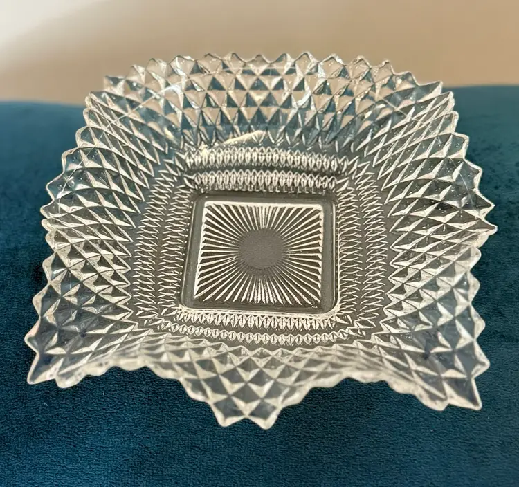 Vintage Indiana Glass Diamond Point Starburst Trinket/Candy Dish