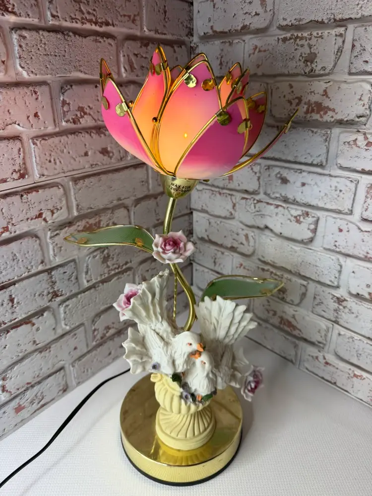 READ VTG 1980s Hollywood Regency Verstella lucite lotus flower in pink, Birds & white with a golden metal base and green leaves