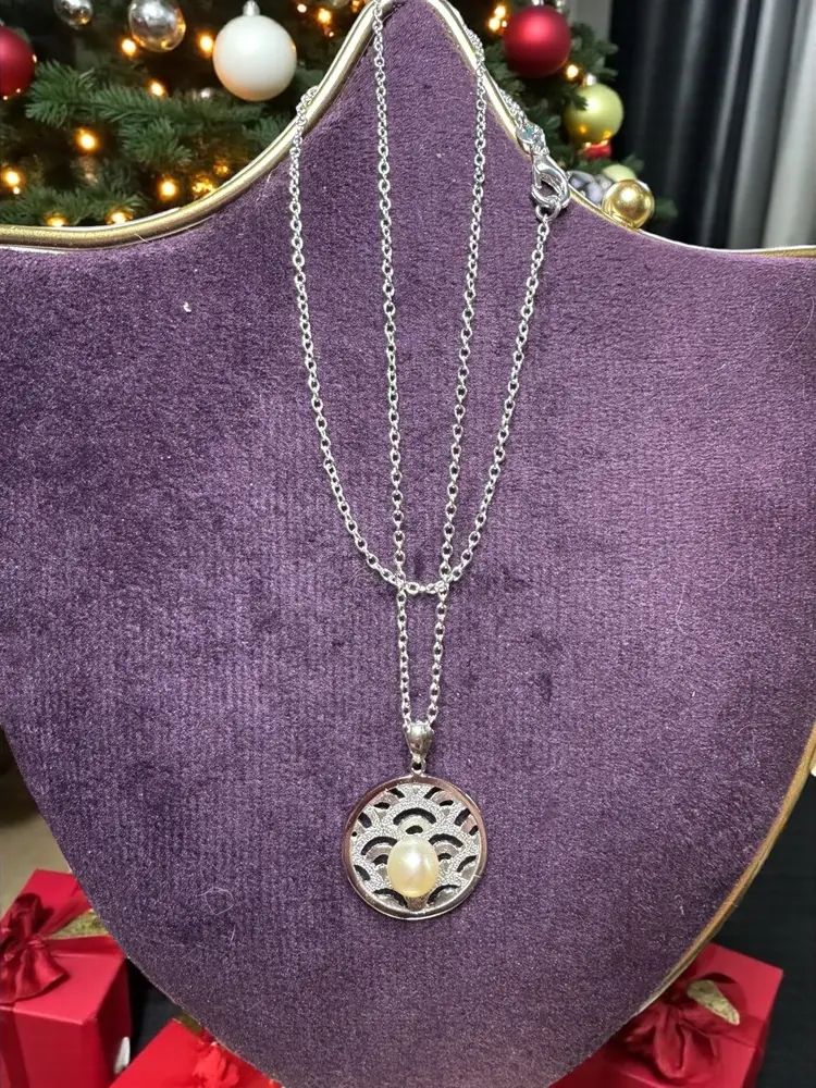 Silver Tone Faux Pearl Pendant On 20” Rolo Chain