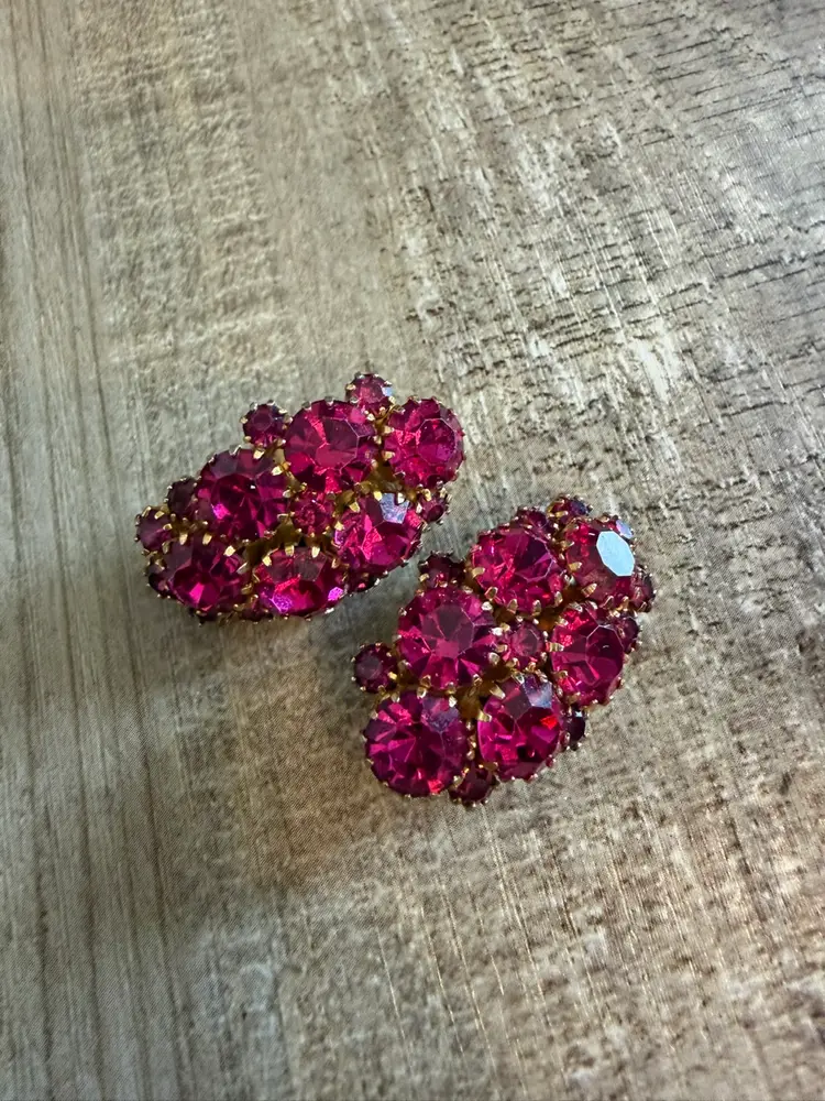 Vintage Carnegie Pink Rhinestone Clip On Earrings