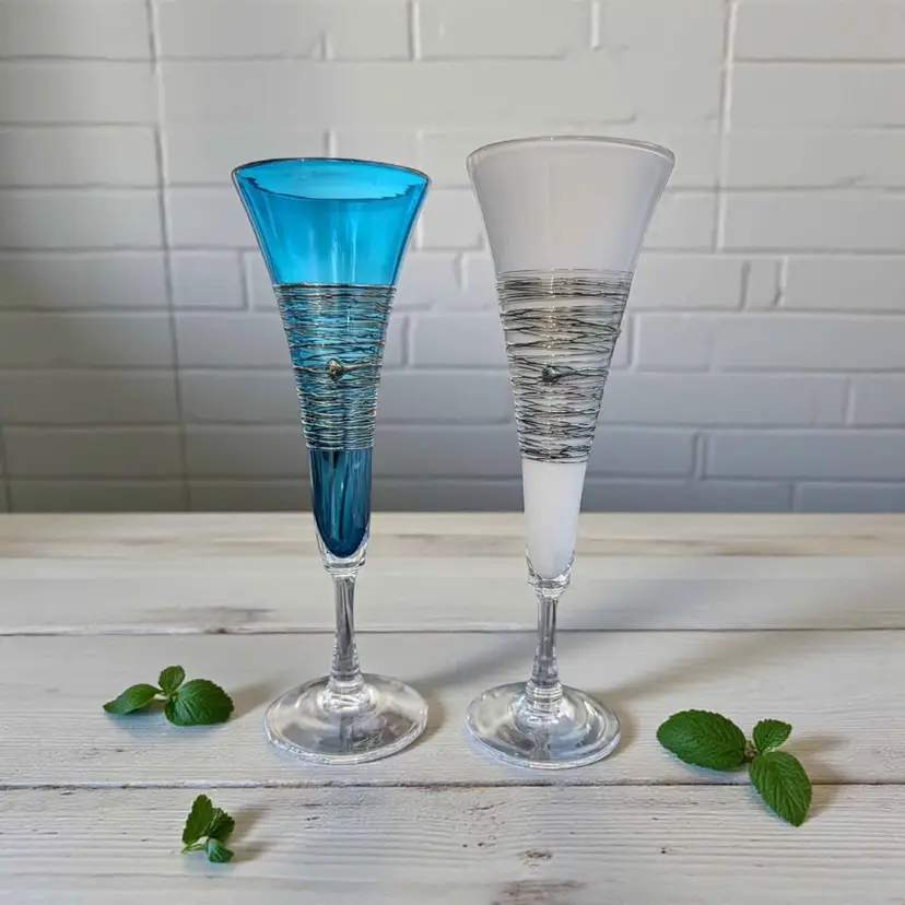 Pair of 2 Romeo Glass Rainbowspun Champagne Flute Glasses Etched Signature