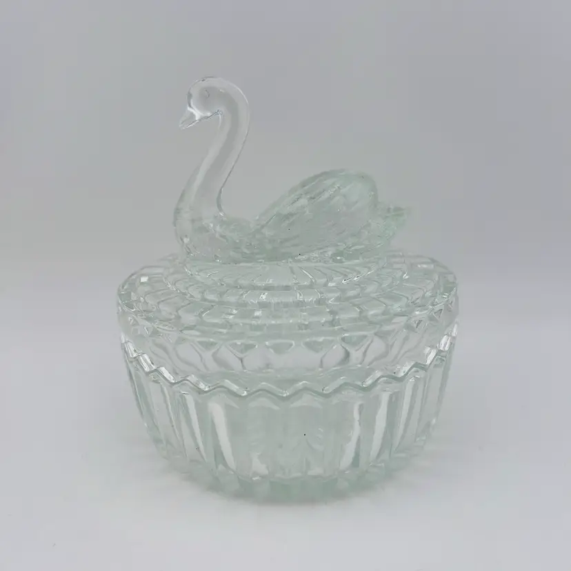 Vintage Jeannette Glass Swan Lipstick Holder Powder Box Covered Dish 4.5”x 4.75”