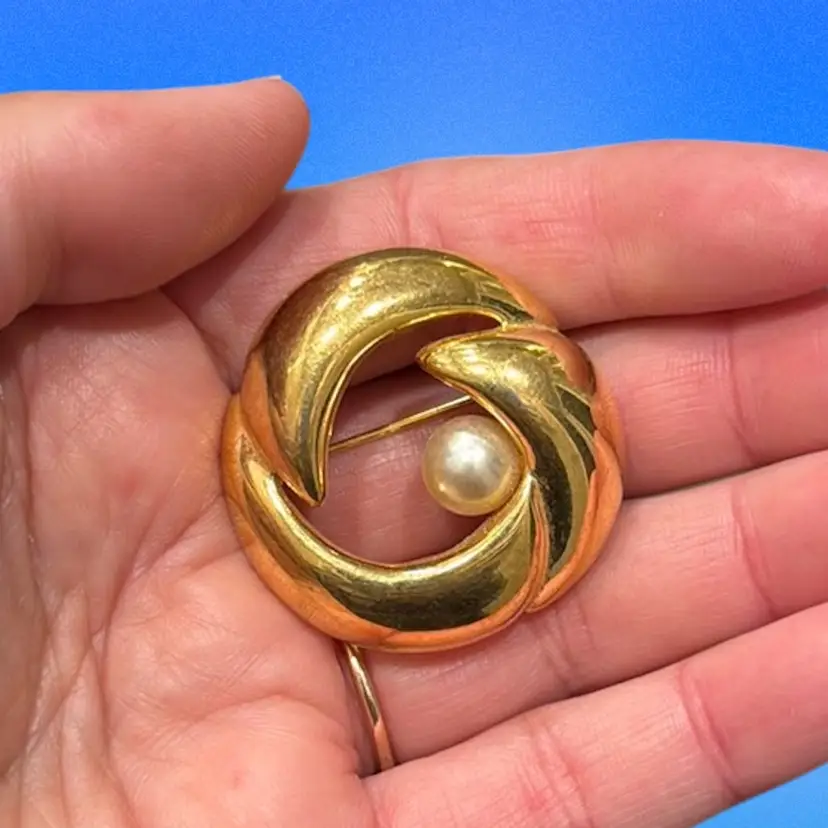 Vintage MCM Napier Pearl Knot GoldTone Brooch, 1.5”