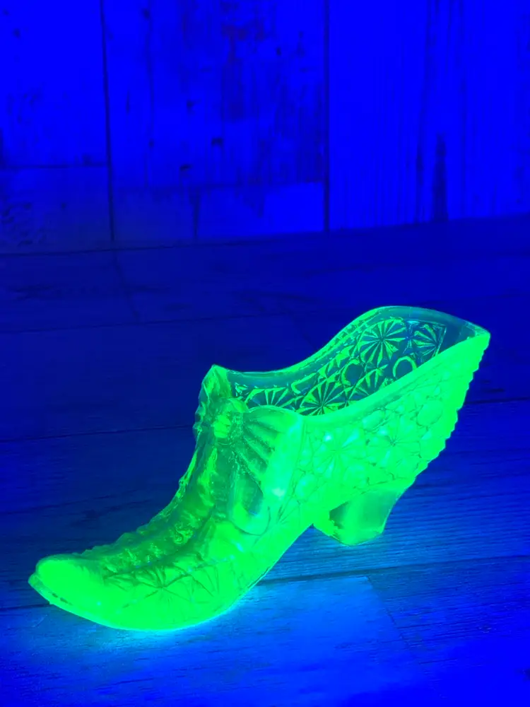 Vtg. Boyd Glass Shoe With Bow Green UV Glow