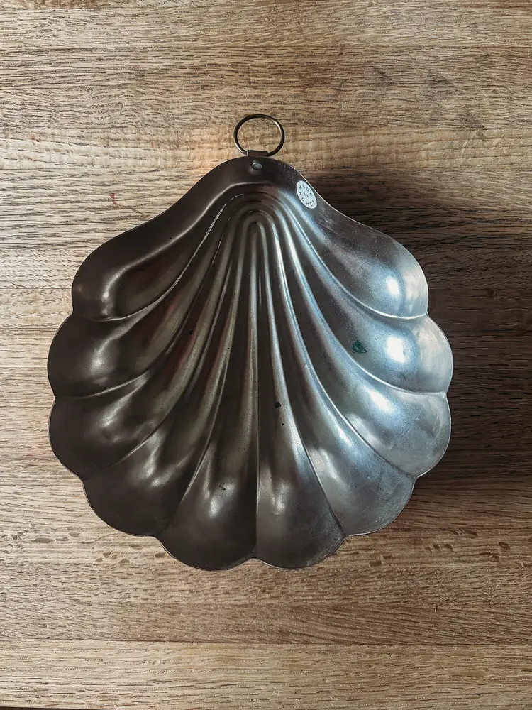 Vintage Copper Clam Shell Hanging Mold - made in Korea