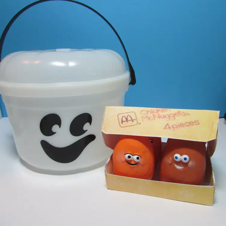 vintage 1986 McDonald's Halloween ghost bucket glow in the dark pail with lid and 4 chicken nuggets