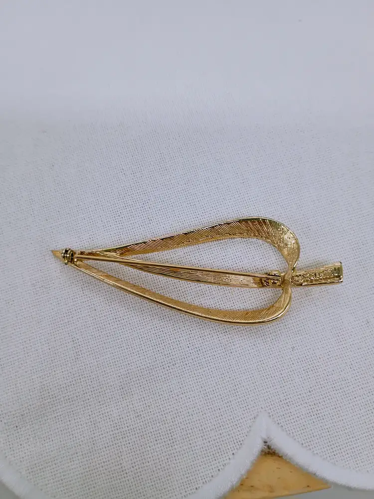 Vintage Sarah Coventry Simplicity Leaf  Silhouette Outline Gold Tone Brooch.