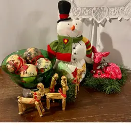 Snowman Red Green Vignette