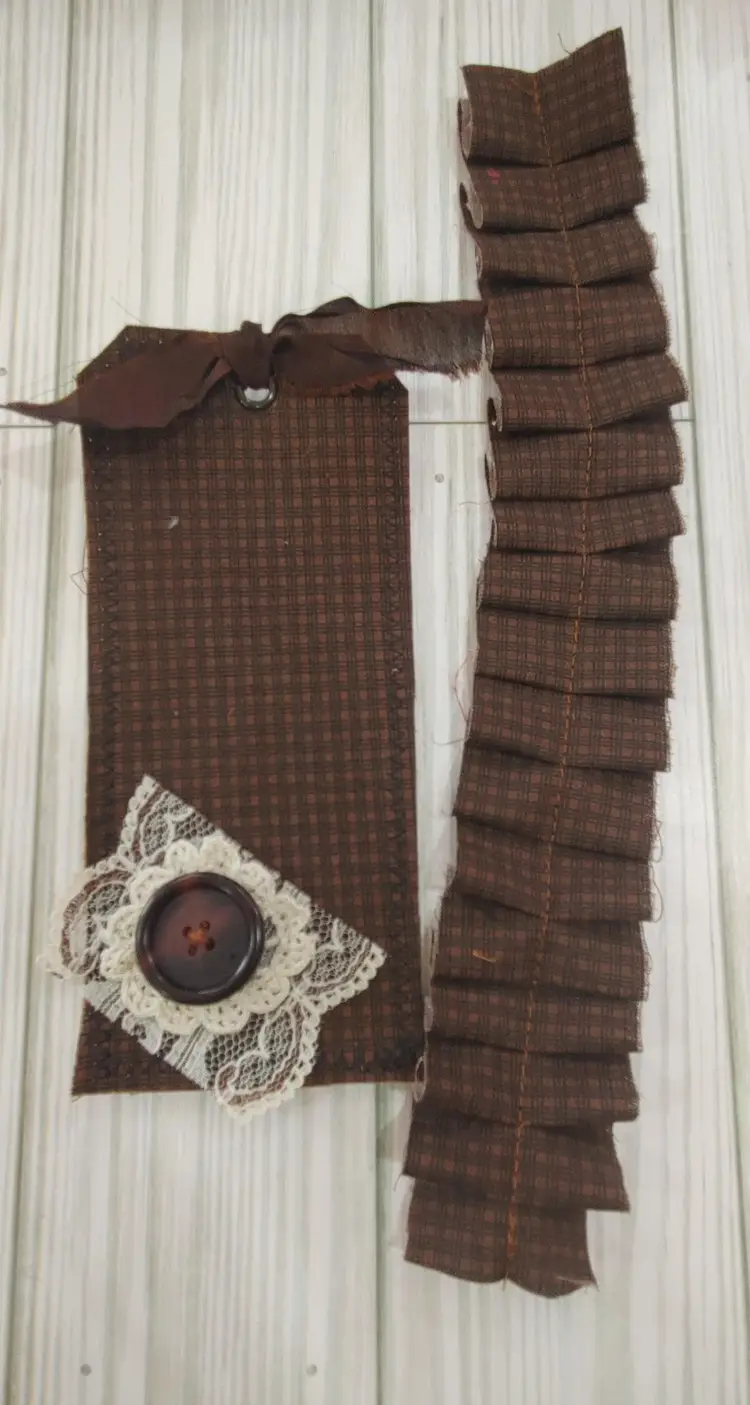 Autumn Tag With Matching Fabric Ruffle