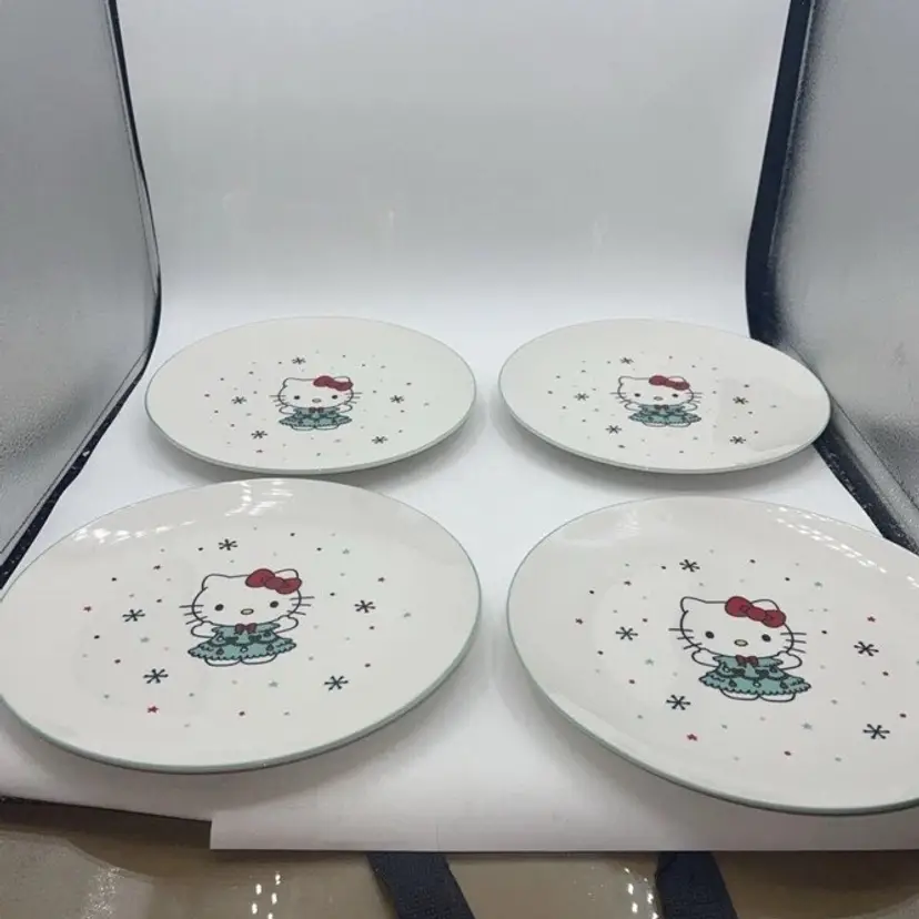 CHRISTMAS TREE DRESS HELLO KITTY Dinner Plates 10.5” New Snowflakes Set Of 4
