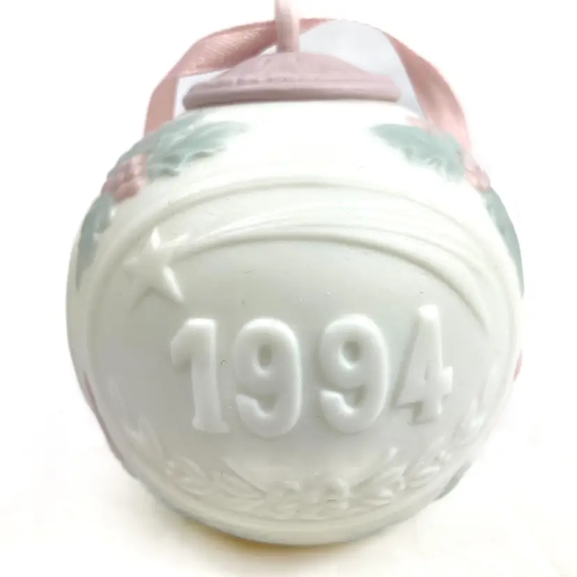 Lladro Collectible Ball Ornament Santa Children High Quality Matte Porcelain Vtg