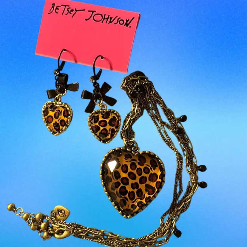 Betsey Johnson Heart Of Leopard Necklace And Pierced Earrings