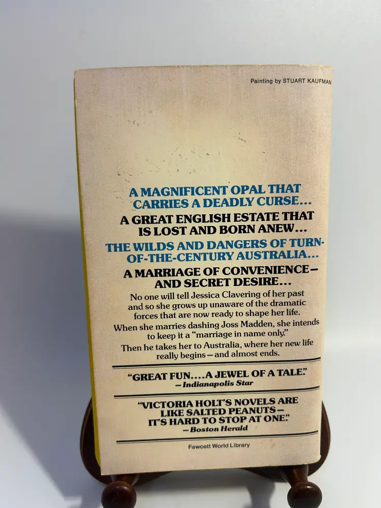 Vintage 'The Pride of the Peacock' By Victoria Holt 1977 Paperback Fawcett Crest