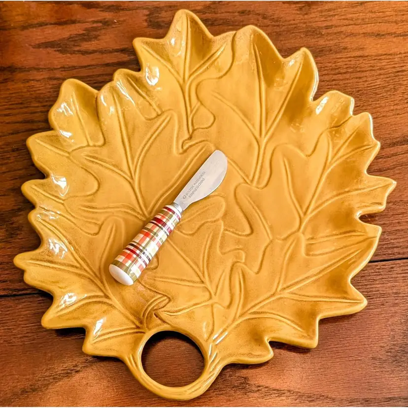 Boston Market Large Leaf Shaped Serving Platter w/Thumb Handle in Butterscotch Yellow & Spreading Knife