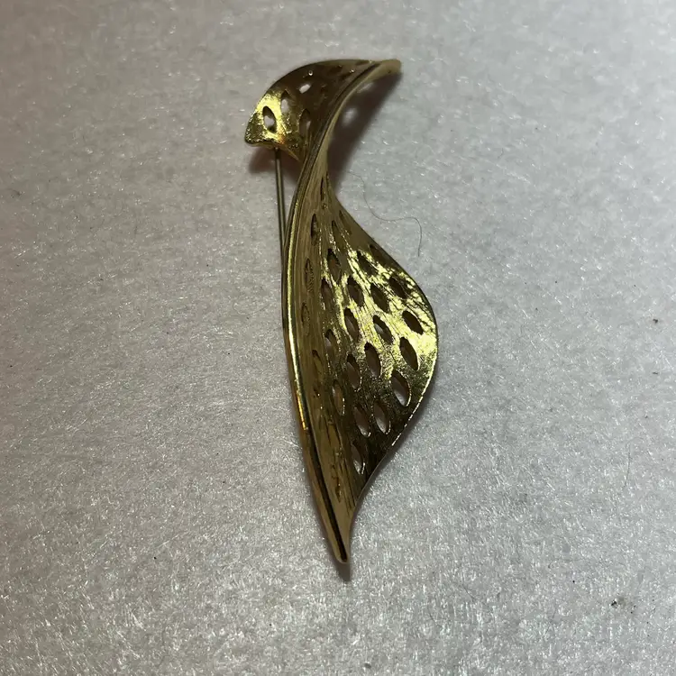 1960/70’s Monet Goldtone Leaf Brooch