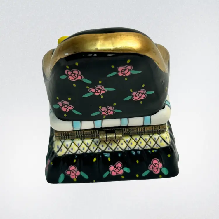 Cozy Black Sofa Chair With "HOME SWEET HOME" Pillow Trinket Box Porcelain 3"