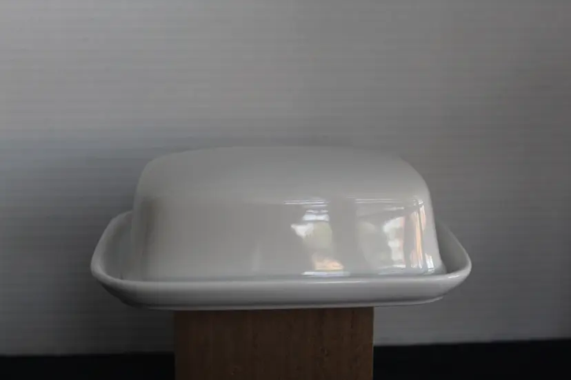 Classic White Porcelain Covered Butter Dish W/ Lid 5 7/8”W 7”L 2.5”T No Markings