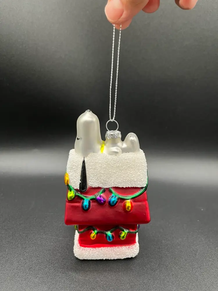 Peanuts Worldwide Snoopy Christmas Doghouse Blown Art Glass Ornament 🎄