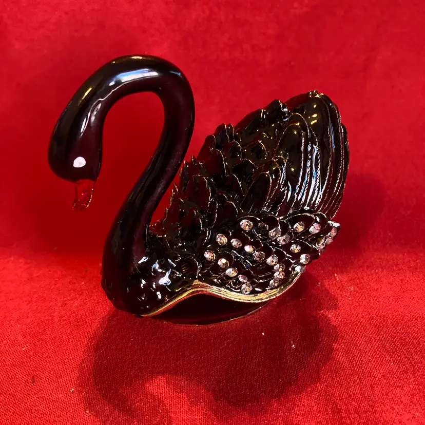 07. Enamel/Stoned Swan Trinket Box