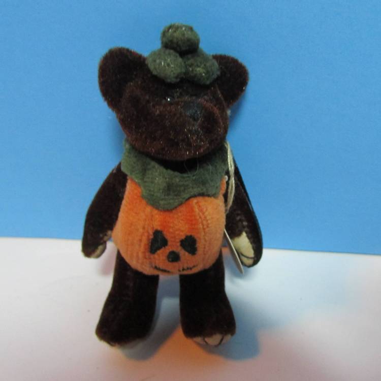 vintage 1997 Boyds Bear Tricky F. Wuzzie jointed 3 1/2" teddy bear in pumpkin costume Halloween ornament