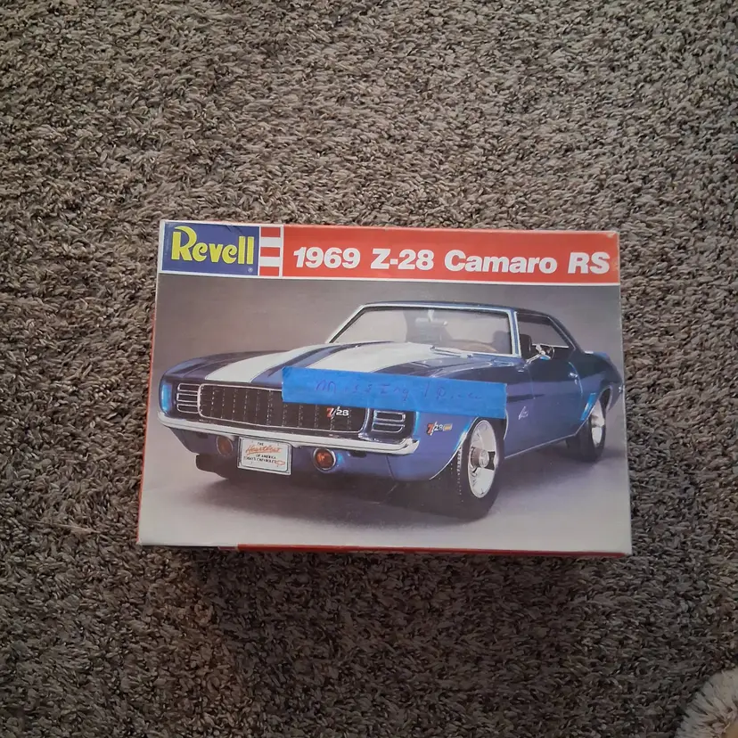 Revell 1969 Z-28 Camaro RS Model Kit
