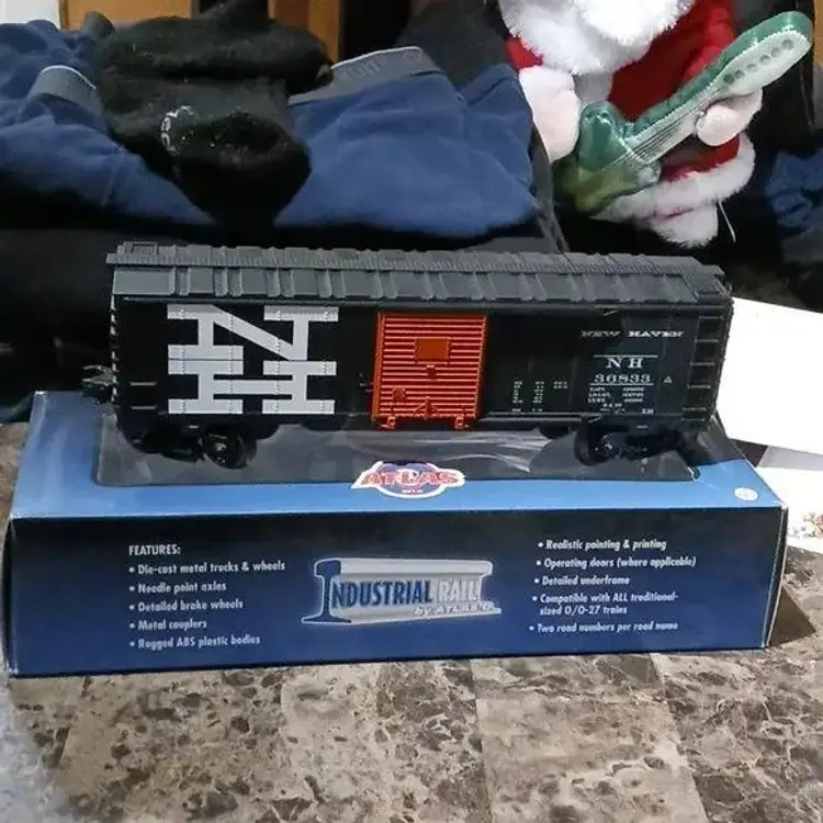 Atlas O Industrial Rail Box Car- New Haven #36833.