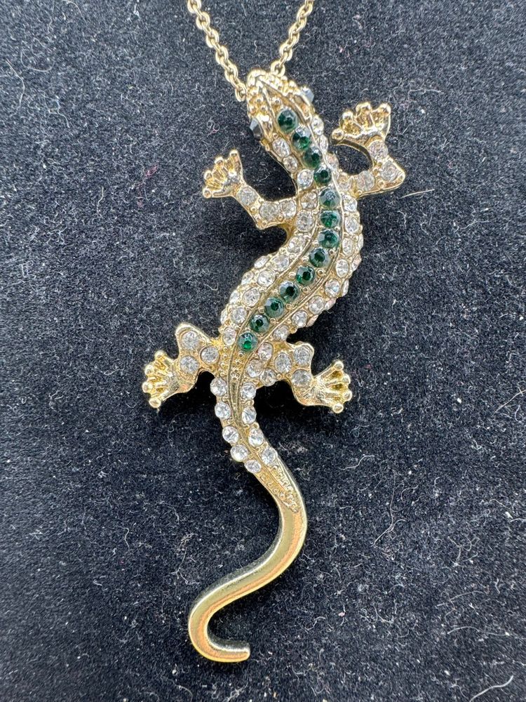 Rhinestone Gecko Gold Tone Necklace 16” With 3” Extender