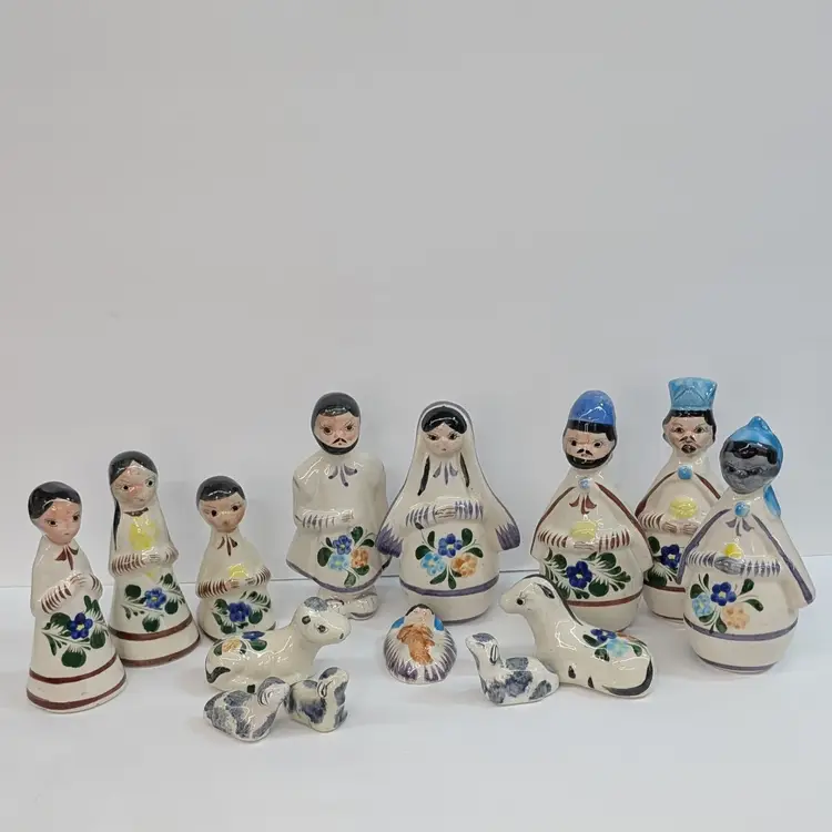 Vintage Tonala Mexican Folk Art Pottery Nativity Christmas 14 Piece Set Large