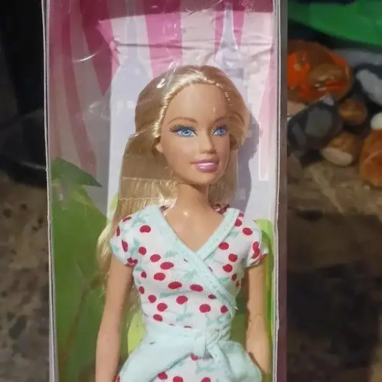 2006 City Style Barbie Doll- Blonde Hair, Cherry Dress. Mattel (K9199)