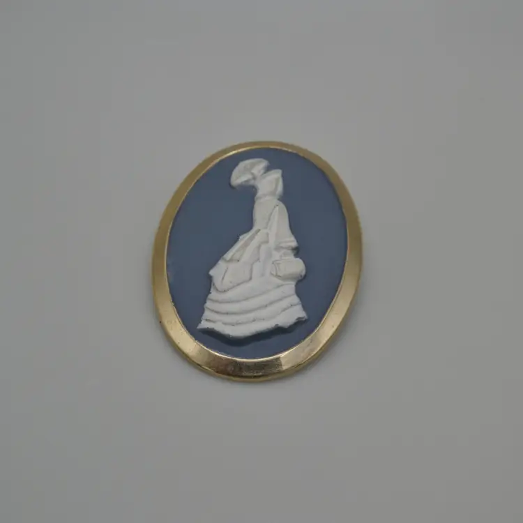 Vintage Victorian Woman Parasol Cameo Pin Brooch Blue White Gold Tone 33mm Oval