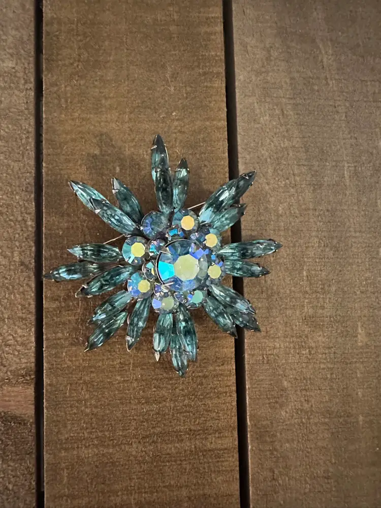Vintage Judy Lee Starburst Prong Set Brooch