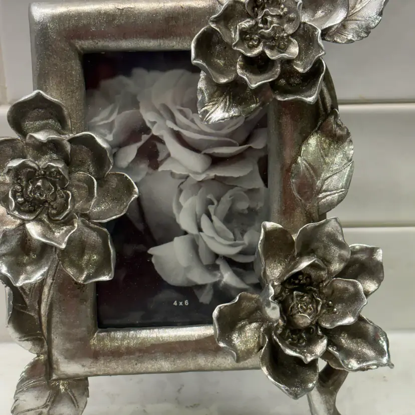 Vintage Silver Tone Floral 3D Picture Frame 4x6 Magnolia Rose Ornate Decor