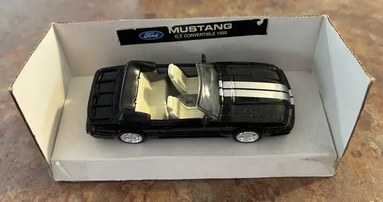 1989 Mustang GT Convertible City Cruiser Collector Series NIB 1:43 Box Rough