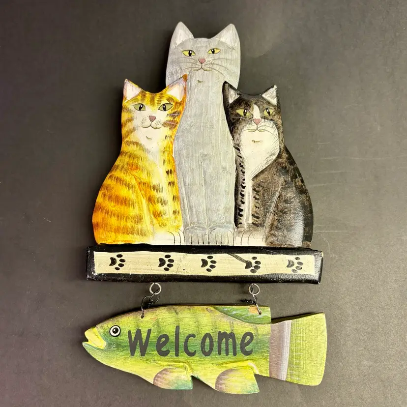 3 Cats Wooden Dangly Fish Welcome Sign 12” x 7”*