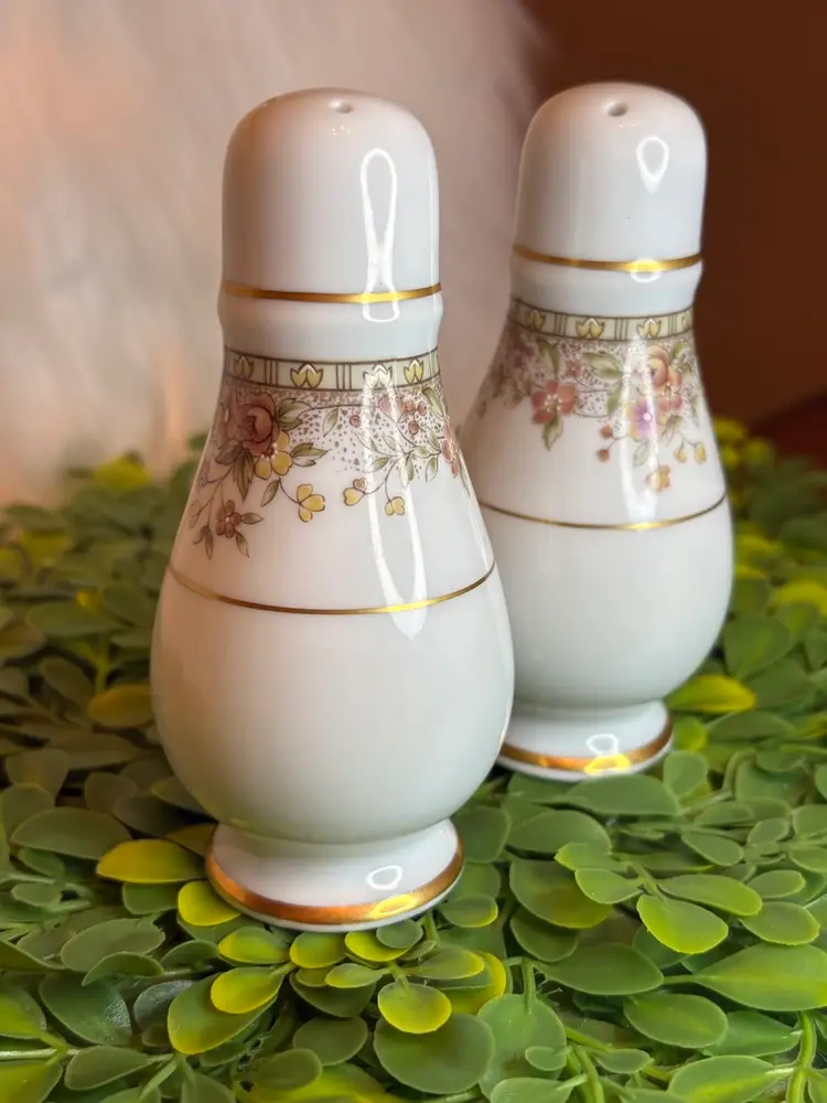Pair Vintage Noritake Ireland Salt & Pepper Shakers