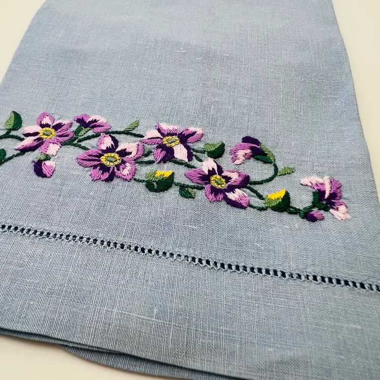 Beautiful Vintage Blue Hand Embroidered Linen Fingertip Towel 18.25”