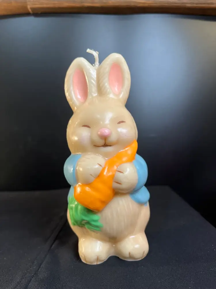 1980s Avon Bunny Rabbit Holding a Carrot-Candle-Never been lit