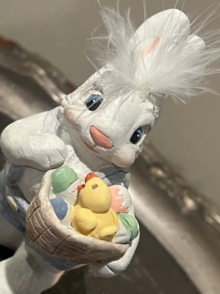 Easter Bunny Alert!  Vintage Dreamsicles Figurine With Chick In Basket